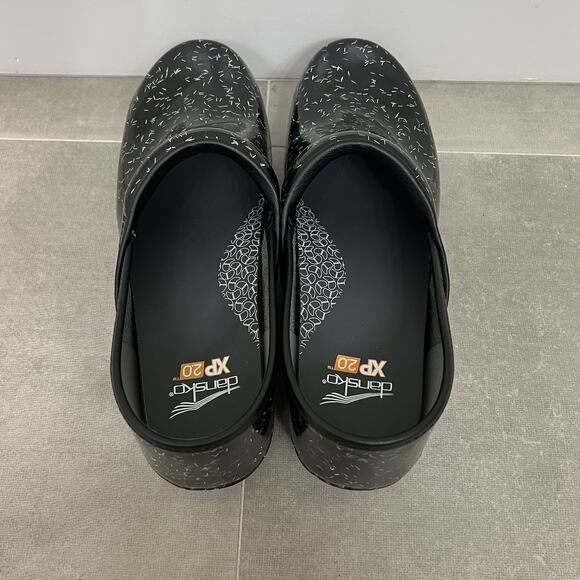 Dansko XP 2.0 Womens 42 Black Patent Leather Slip On Slip Resistant Clogs Shoes - Picture 5 of 6